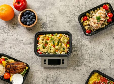 balanced meal with calorie tracking app showing daily intake for weight loss