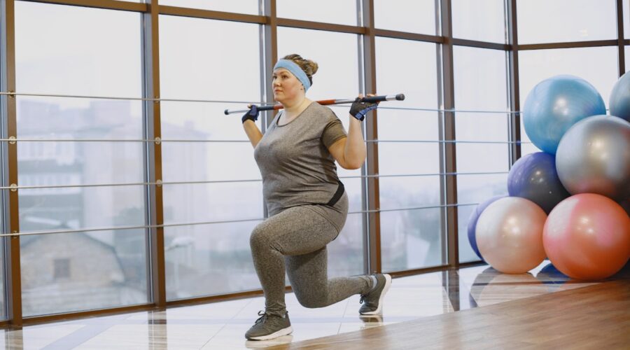 Person exercising at the gym but not losing weight due to hidden calorie intake and diet mistakes